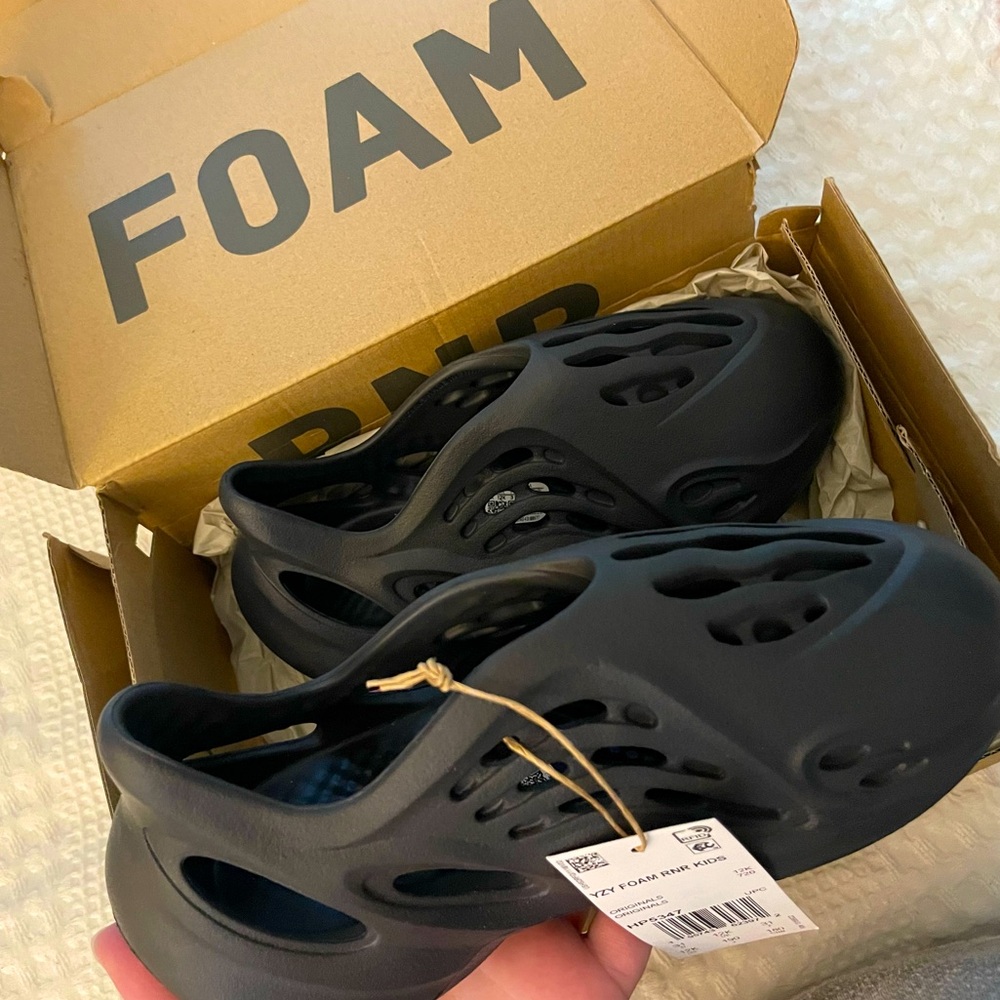 kids yeezy Foam RNR